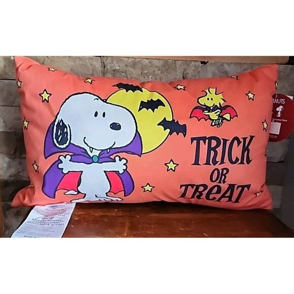 Peanuts Halloween Pillow Lights Up Snoopy Vampire Trick Or Treat New - Picture 3 of 6